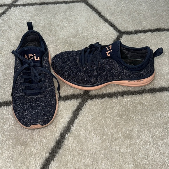 APL Techloom Phantom Size: Women’s 7.5 - Picture 2 of 3
